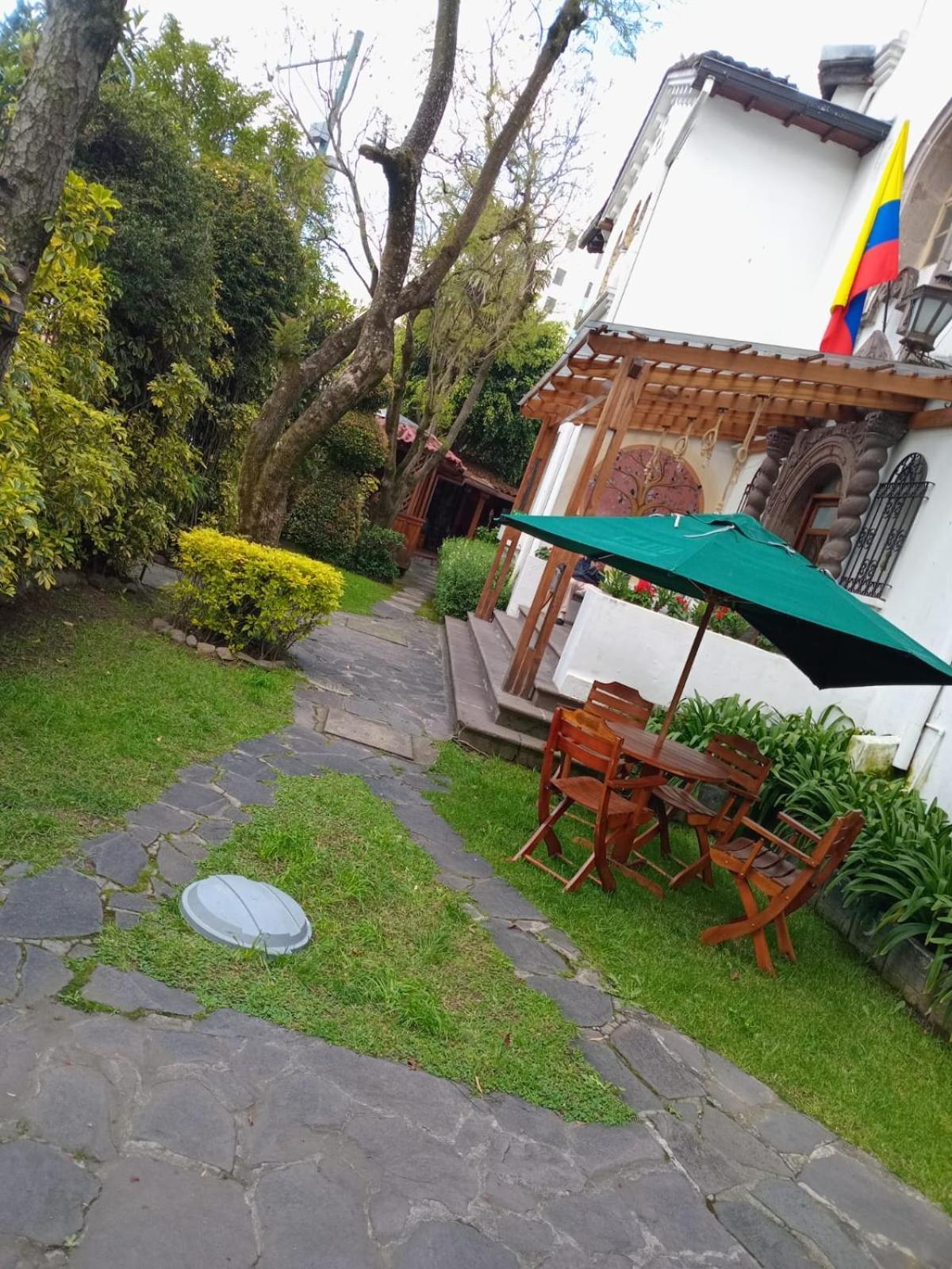 Hotel Boutique Spa Villa De Sant Quito Exterior photo