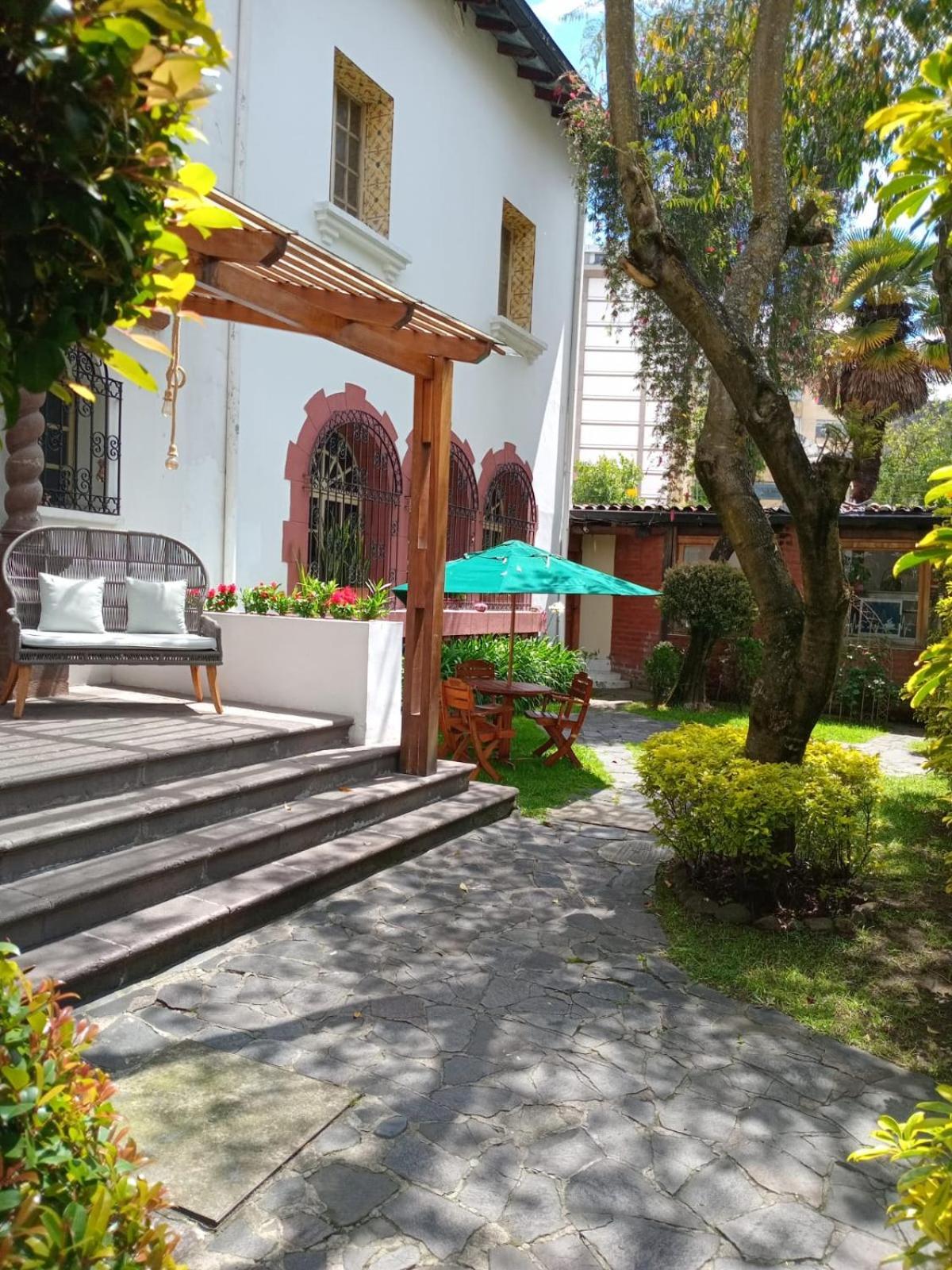 Hotel Boutique Spa Villa De Sant Quito Exterior photo